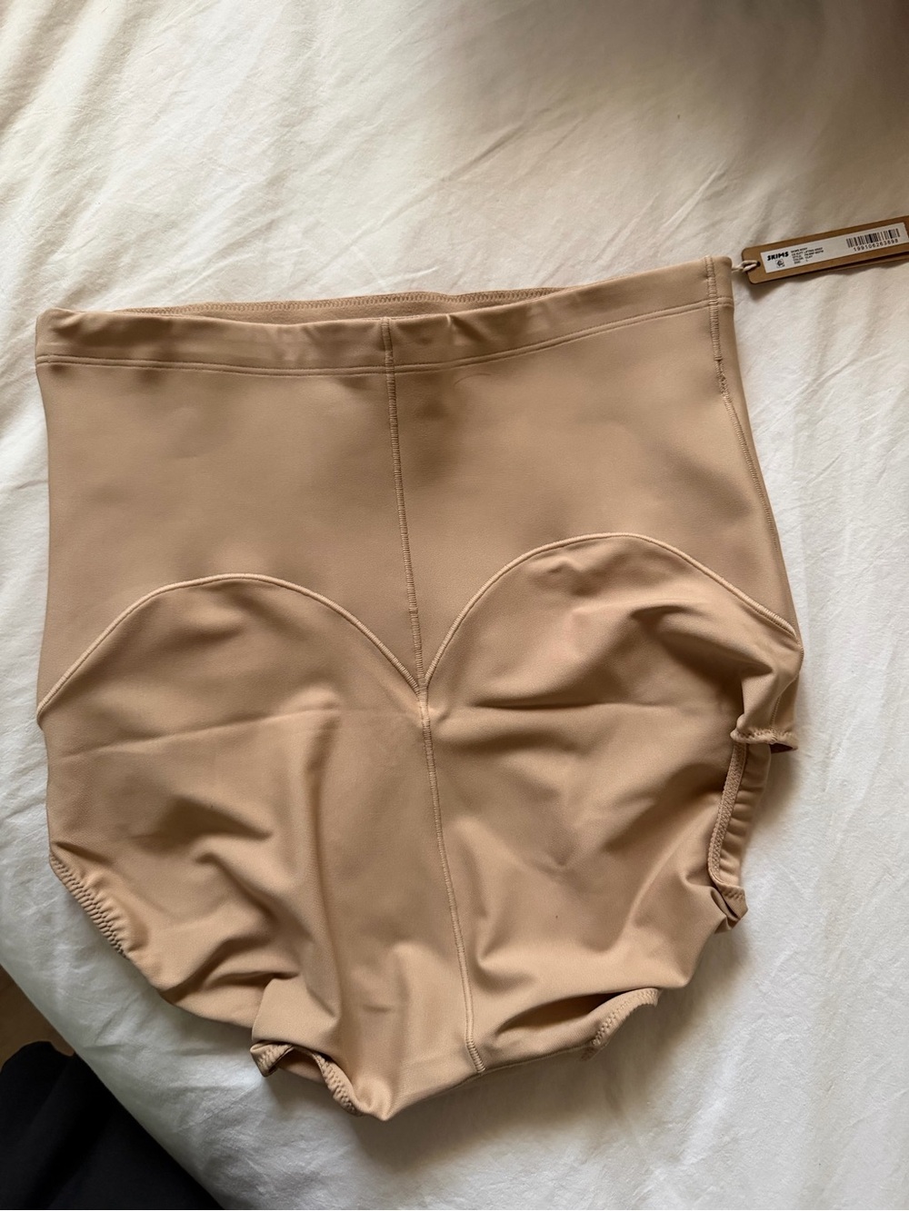 Skims CS BUTT LIFTING BRIEF. High-Waist Shaping Shorts in Nude in Clay